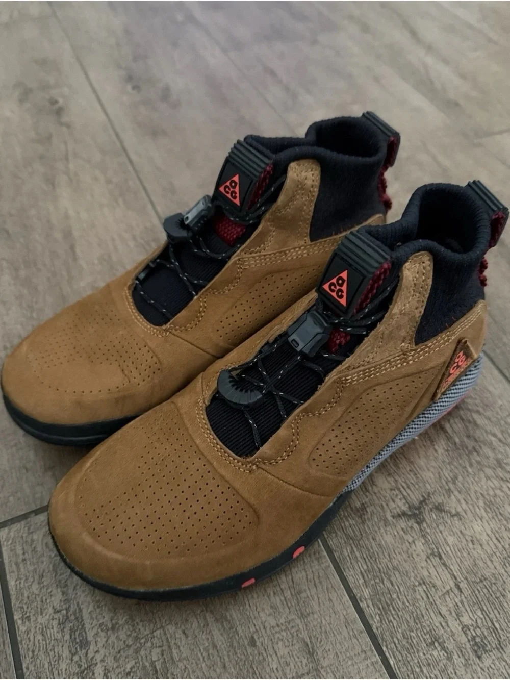 Nike ACG Men's Tan and Red Mid-Top Trail Boots